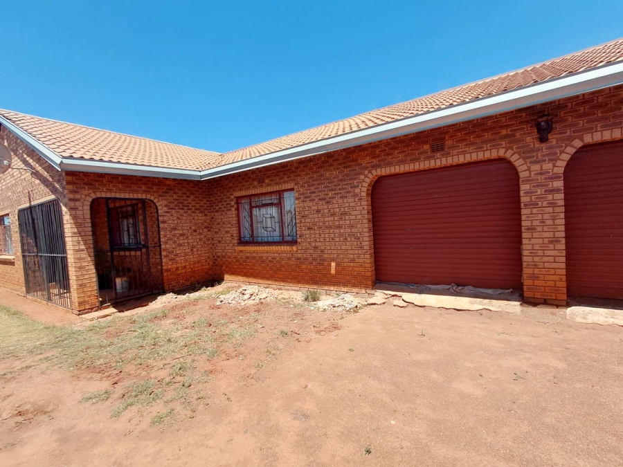 5 Bedroom Property for Sale in Orange Farm Gauteng