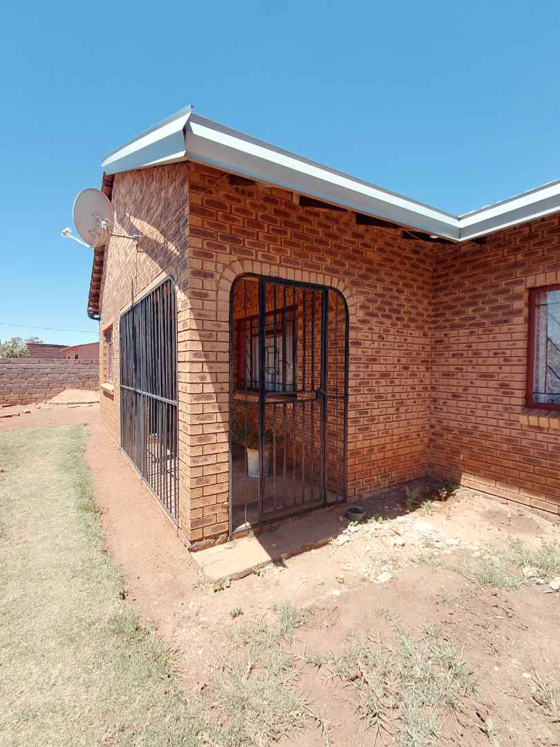 5 Bedroom Property for Sale in Orange Farm Gauteng