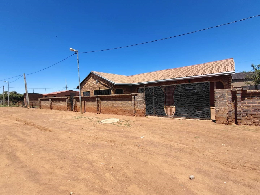 5 Bedroom Property for Sale in Orange Farm Gauteng