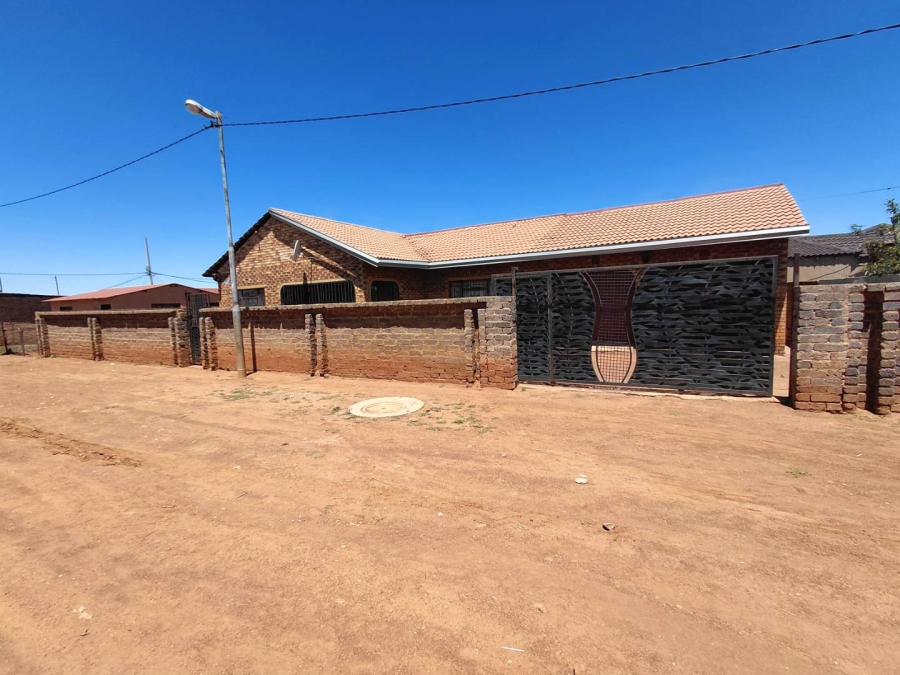 5 Bedroom Property for Sale in Orange Farm Gauteng