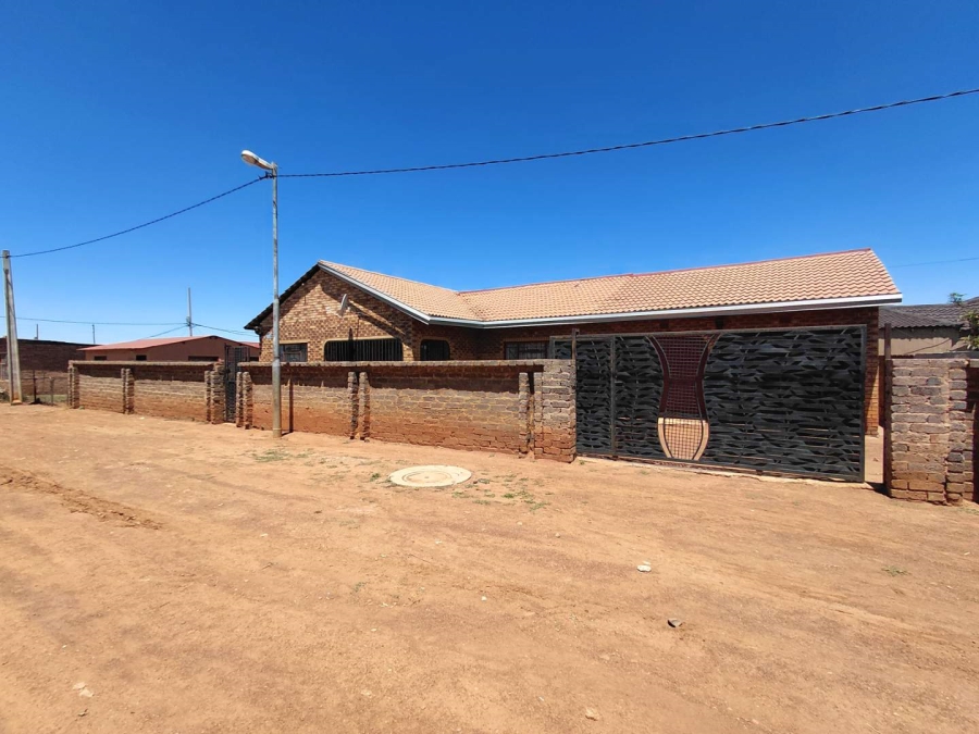 5 Bedroom Property for Sale in Orange Farm Gauteng