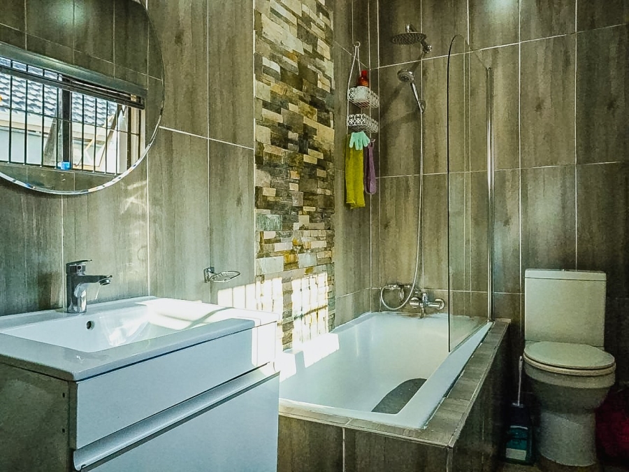 3 Bedroom Property for Sale in Roseacre Gauteng