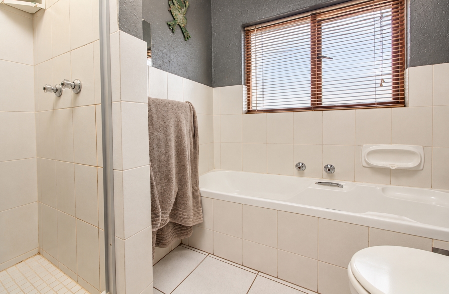 2 Bedroom Property for Sale in Fairland Gauteng