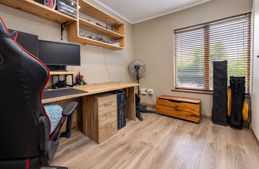 2 Bedroom Property for Sale in Fairland Gauteng