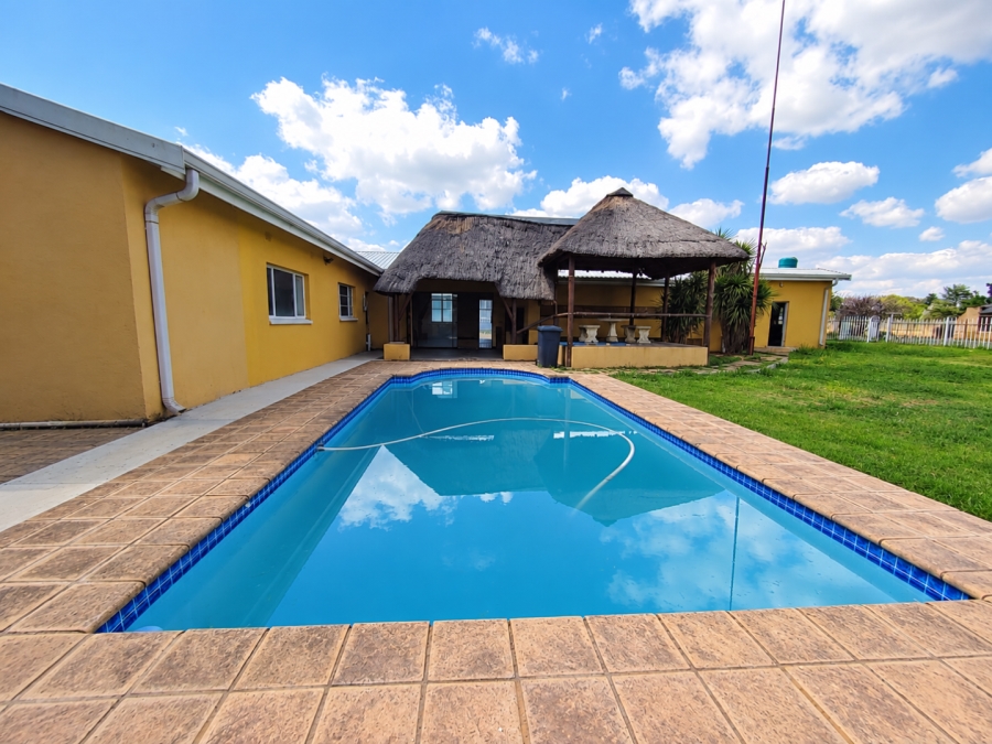 9 Bedroom Property for Sale in Buyscelia Gauteng