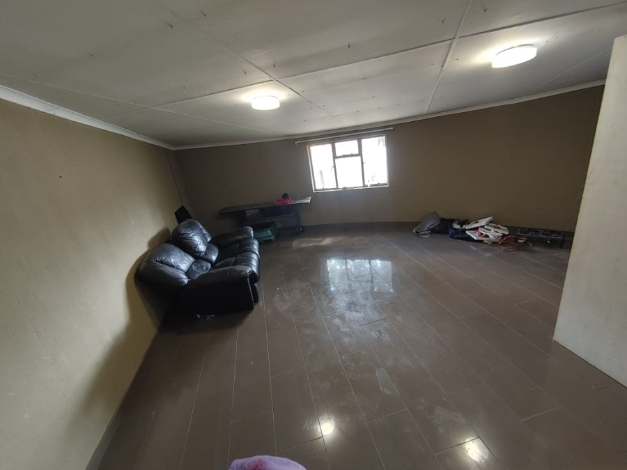 9 Bedroom Property for Sale in Buyscelia Gauteng