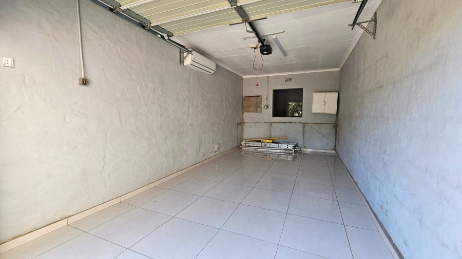 To Let Commercial Property for Rent in Menlo Park Gauteng