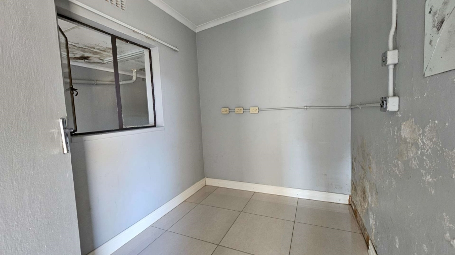 To Let Commercial Property for Rent in Menlo Park Gauteng