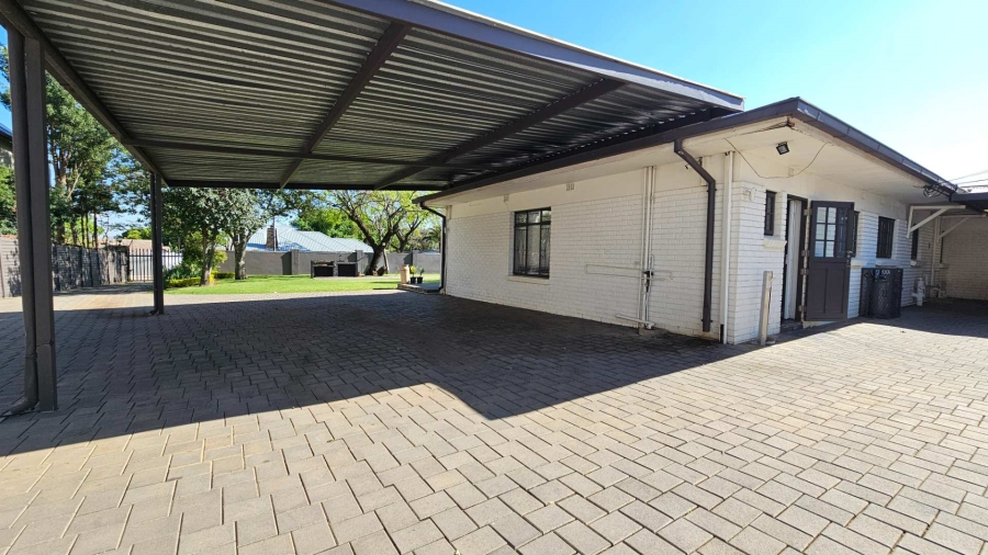 To Let Commercial Property for Rent in Menlo Park Gauteng