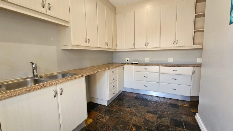 To Let Commercial Property for Rent in Menlo Park Gauteng