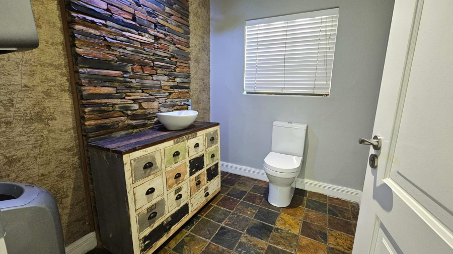 To Let Commercial Property for Rent in Menlo Park Gauteng