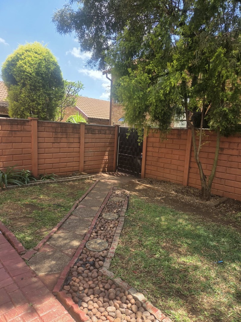 To Let 2 Bedroom Property for Rent in Annlin Gauteng