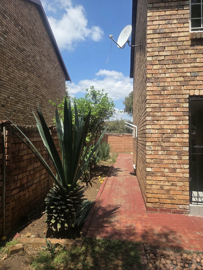 To Let 2 Bedroom Property for Rent in Annlin Gauteng