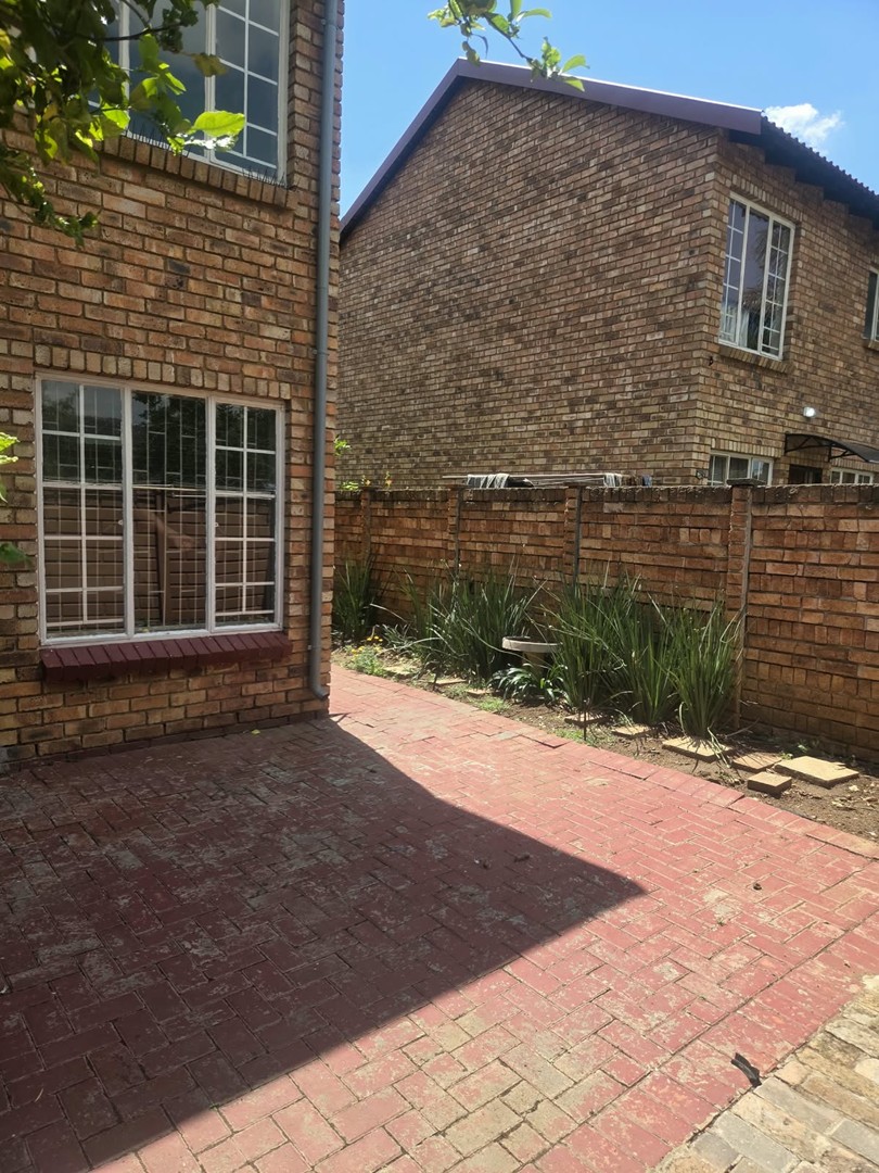 To Let 2 Bedroom Property for Rent in Annlin Gauteng