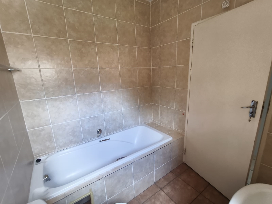 To Let 3 Bedroom Property for Rent in North Riding Gauteng
