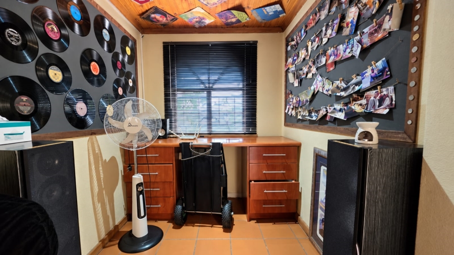 4 Bedroom Property for Sale in Golf View Gauteng