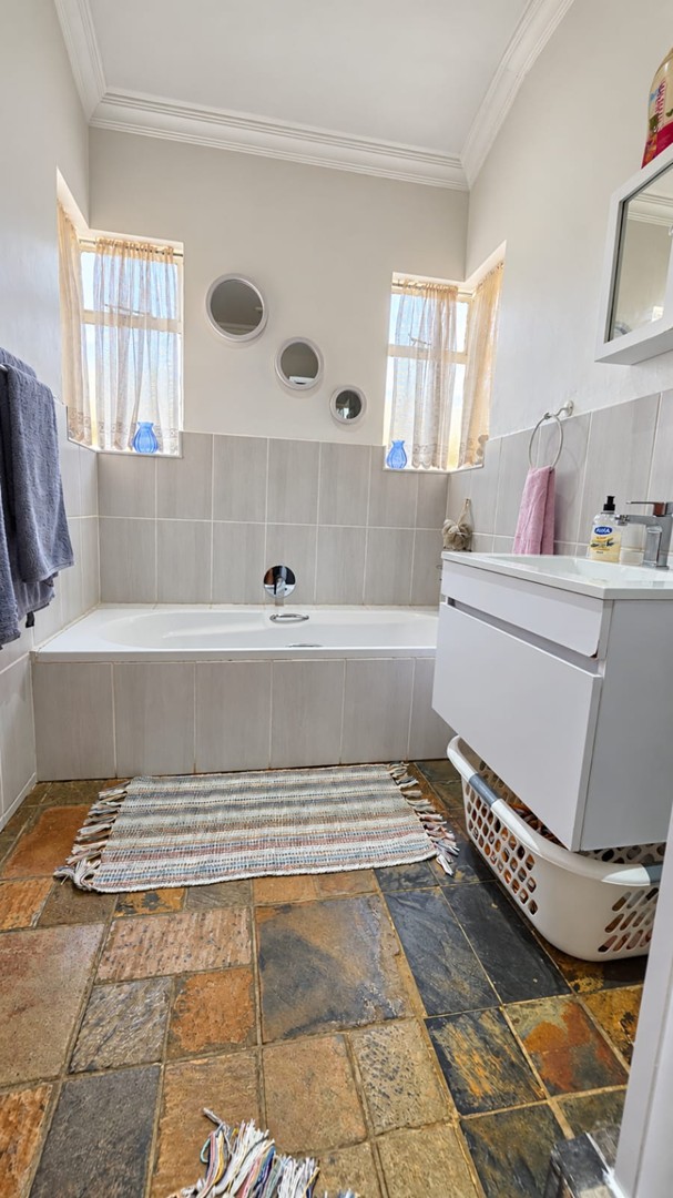 4 Bedroom Property for Sale in Golf View Gauteng
