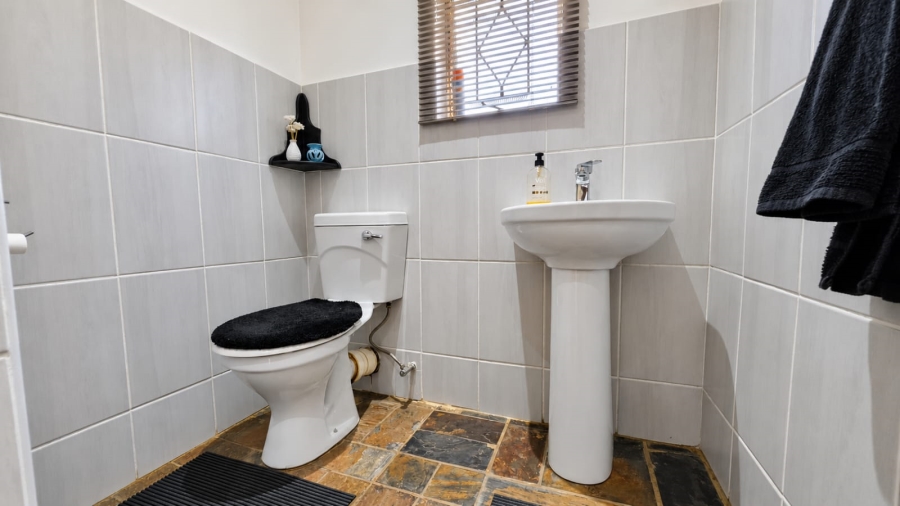 4 Bedroom Property for Sale in Golf View Gauteng
