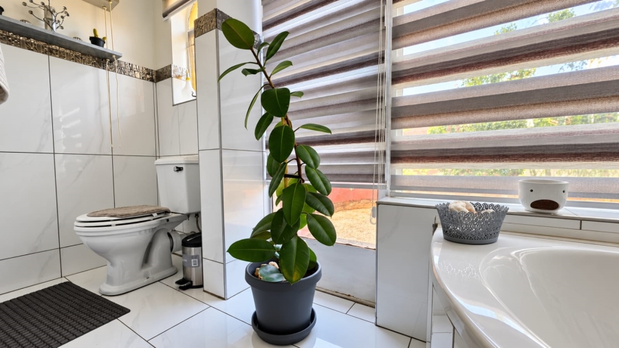 4 Bedroom Property for Sale in Golf View Gauteng