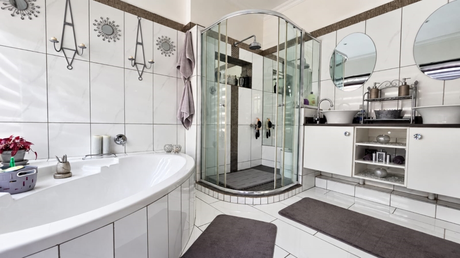 4 Bedroom Property for Sale in Golf View Gauteng