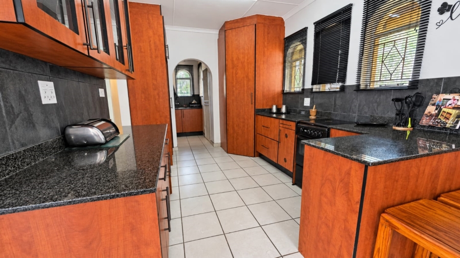 4 Bedroom Property for Sale in Golf View Gauteng