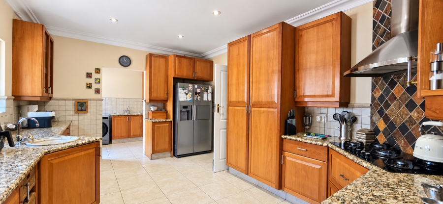 5 Bedroom Property for Sale in Waterkloof Ridge Gauteng