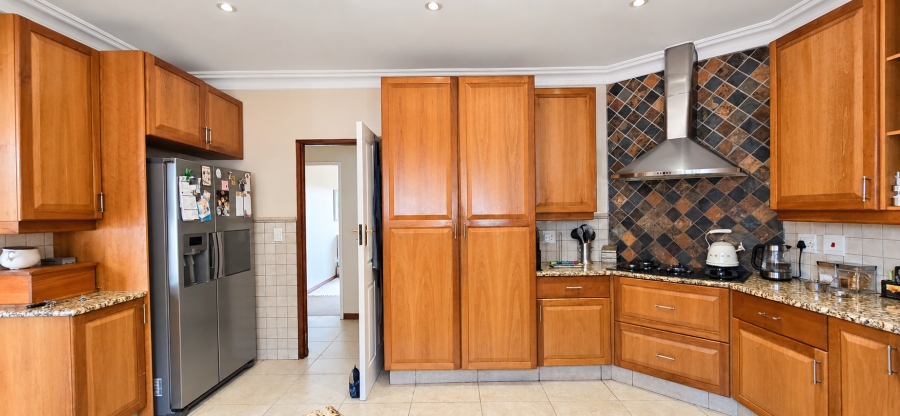 5 Bedroom Property for Sale in Waterkloof Ridge Gauteng