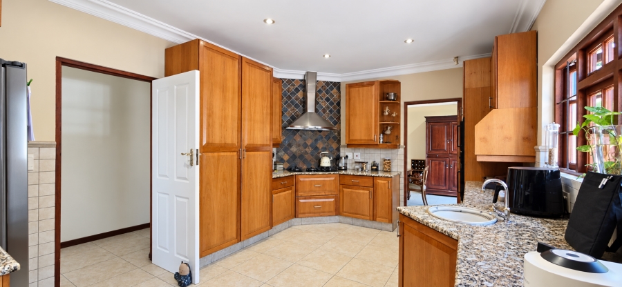 5 Bedroom Property for Sale in Waterkloof Ridge Gauteng