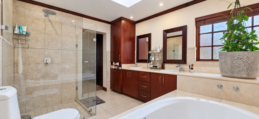 5 Bedroom Property for Sale in Waterkloof Ridge Gauteng