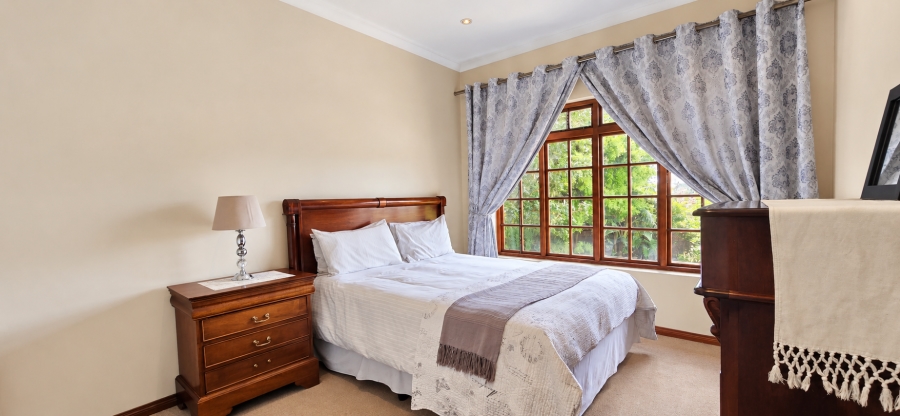5 Bedroom Property for Sale in Waterkloof Ridge Gauteng