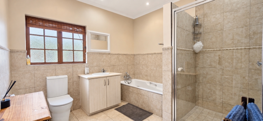 5 Bedroom Property for Sale in Waterkloof Ridge Gauteng