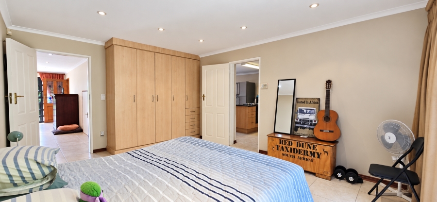 5 Bedroom Property for Sale in Waterkloof Ridge Gauteng