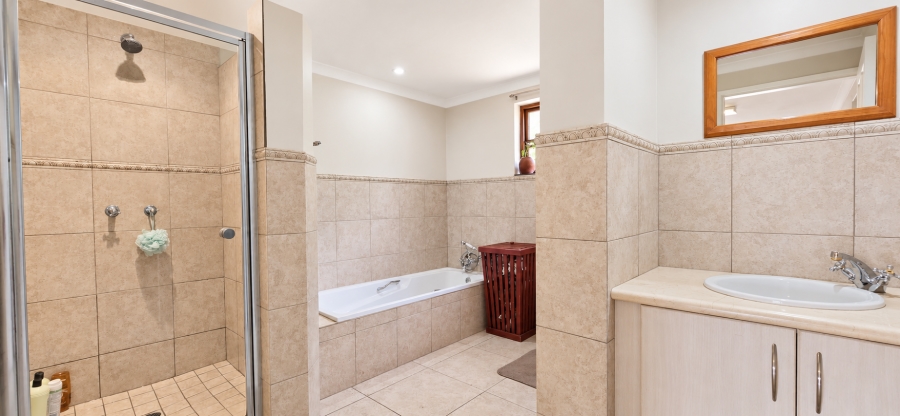 5 Bedroom Property for Sale in Waterkloof Ridge Gauteng