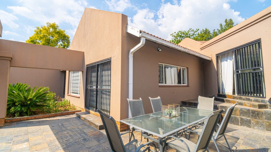 4 Bedroom Property for Sale in Douglasdale Gauteng