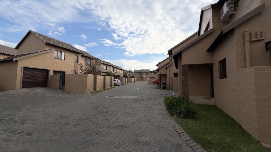 3 Bedroom Property for Sale in Carlswald Gauteng