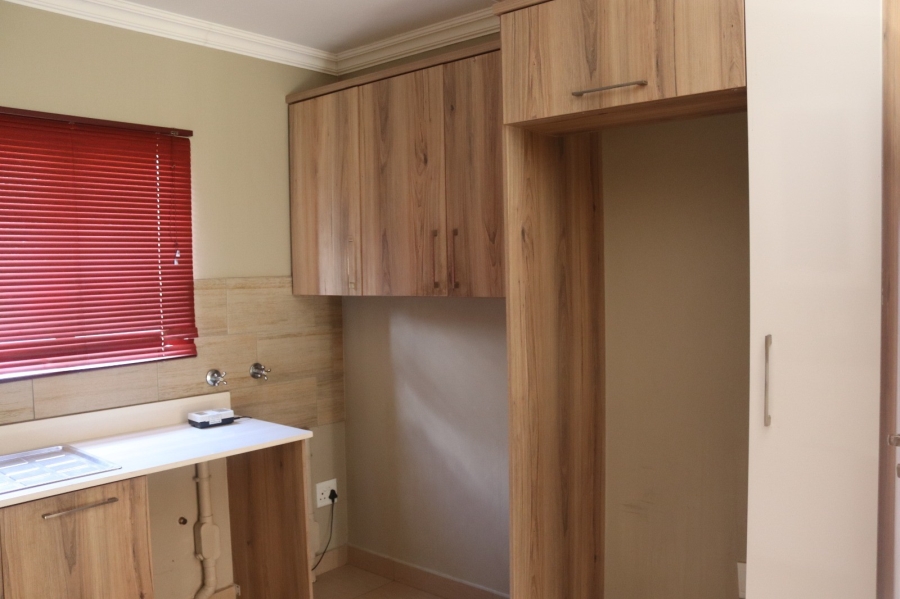 To Let 2 Bedroom Property for Rent in Andeon Gauteng