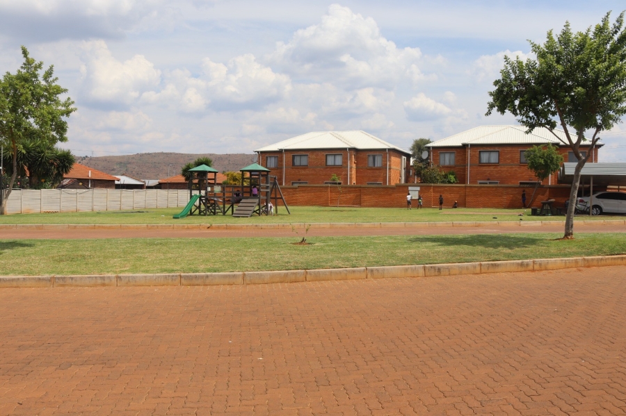 To Let 2 Bedroom Property for Rent in Andeon Gauteng