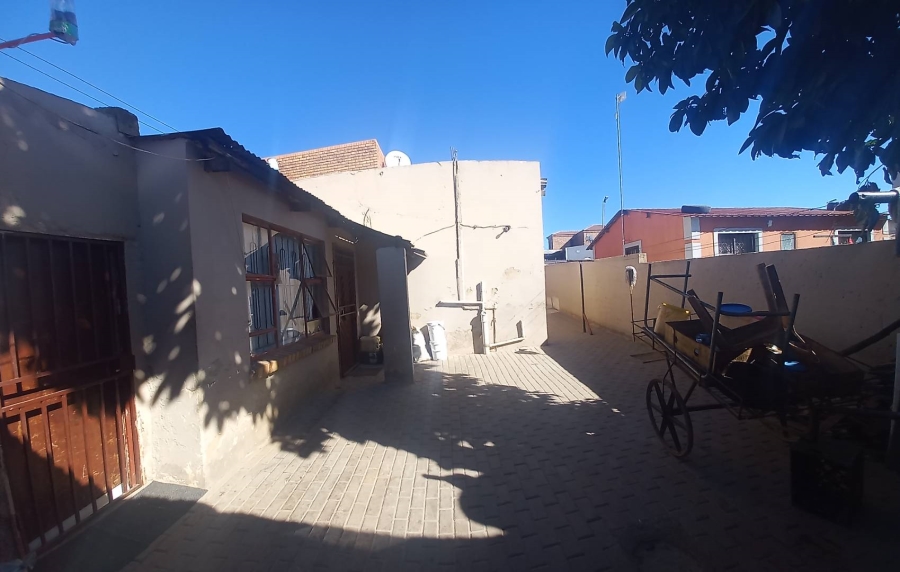 6 Bedroom Property for Sale in Ivory Park Gauteng