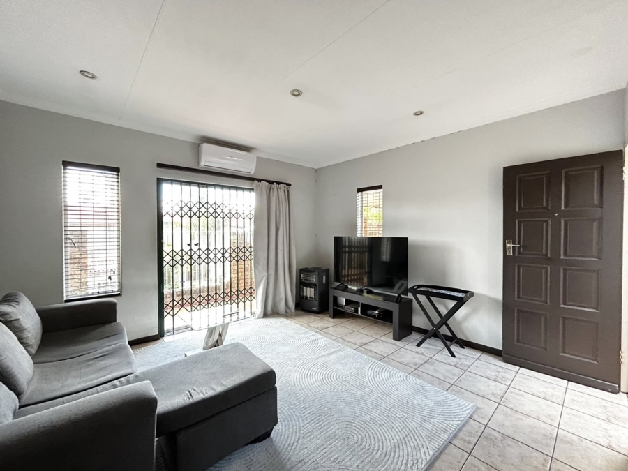 2 Bedroom Property for Sale in Garsfontein Gauteng