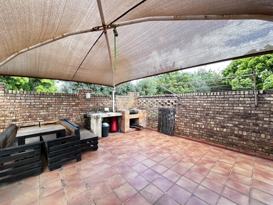 2 Bedroom Property for Sale in Garsfontein Gauteng