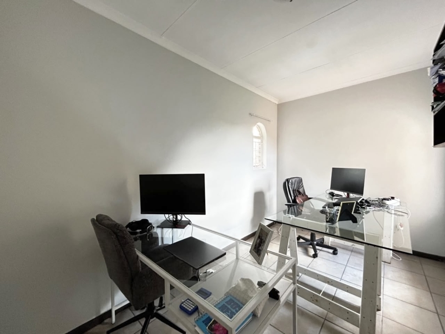 2 Bedroom Property for Sale in Garsfontein Gauteng