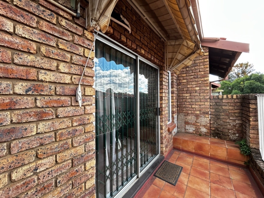 2 Bedroom Property for Sale in Garsfontein Gauteng