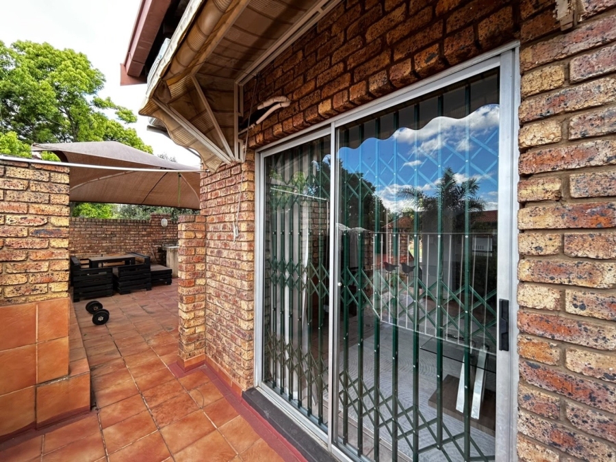 2 Bedroom Property for Sale in Garsfontein Gauteng