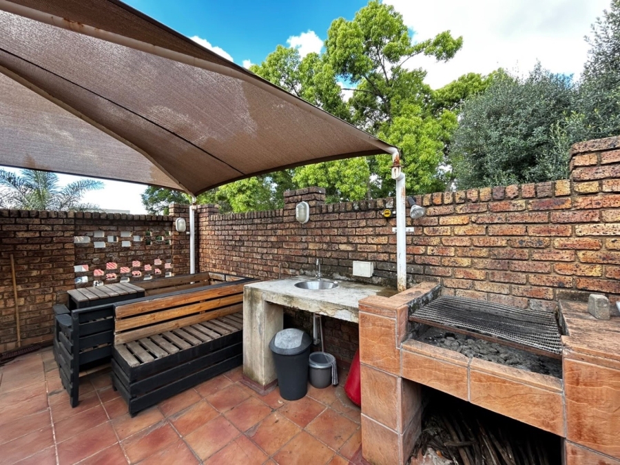 2 Bedroom Property for Sale in Garsfontein Gauteng