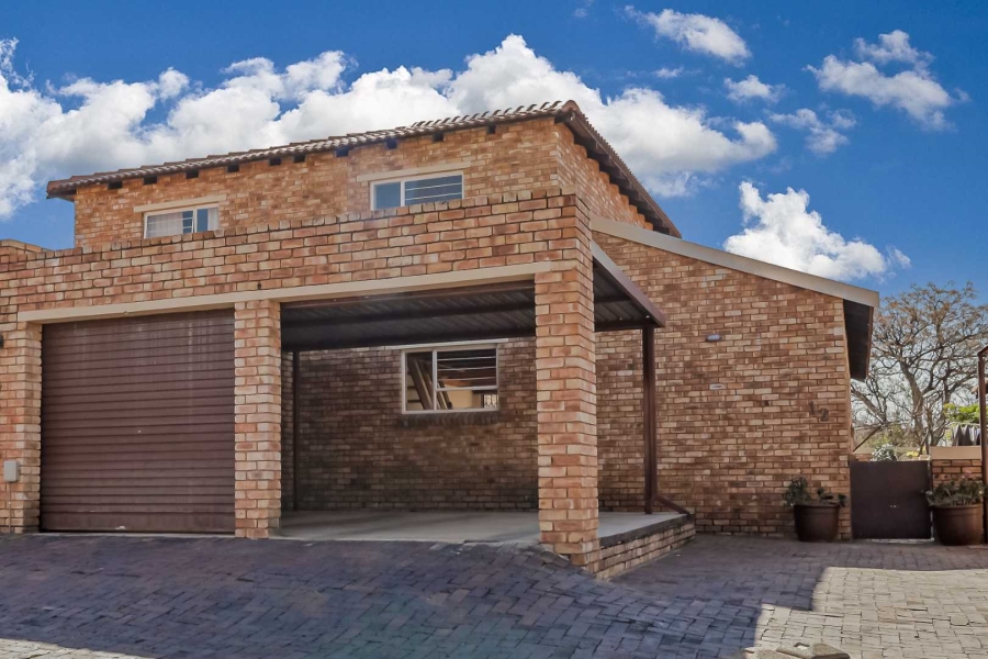 4 Bedroom Property for Sale in Weltevreden Park Gauteng