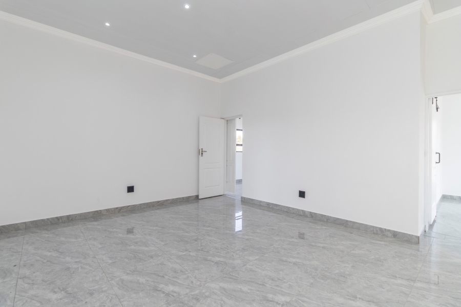 5 Bedroom Property for Sale in Helderfontein Estate Gauteng