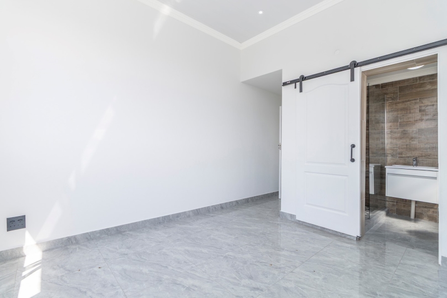 5 Bedroom Property for Sale in Helderfontein Estate Gauteng
