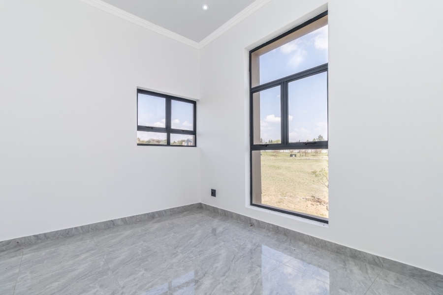 5 Bedroom Property for Sale in Helderfontein Estate Gauteng