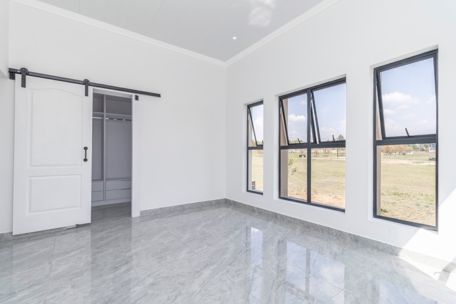 5 Bedroom Property for Sale in Helderfontein Estate Gauteng