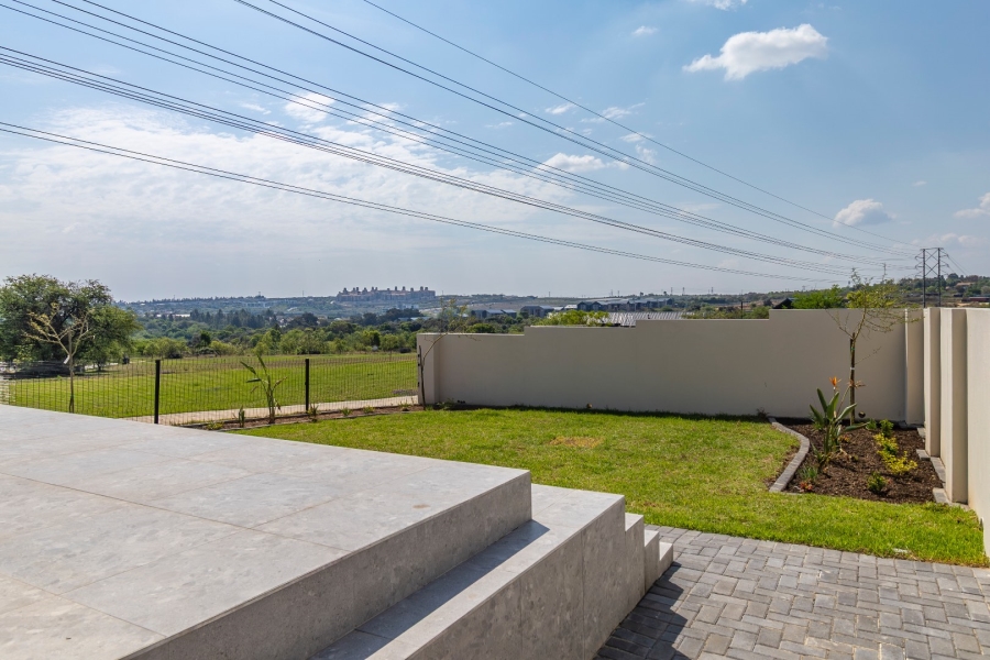 5 Bedroom Property for Sale in Helderfontein Estate Gauteng